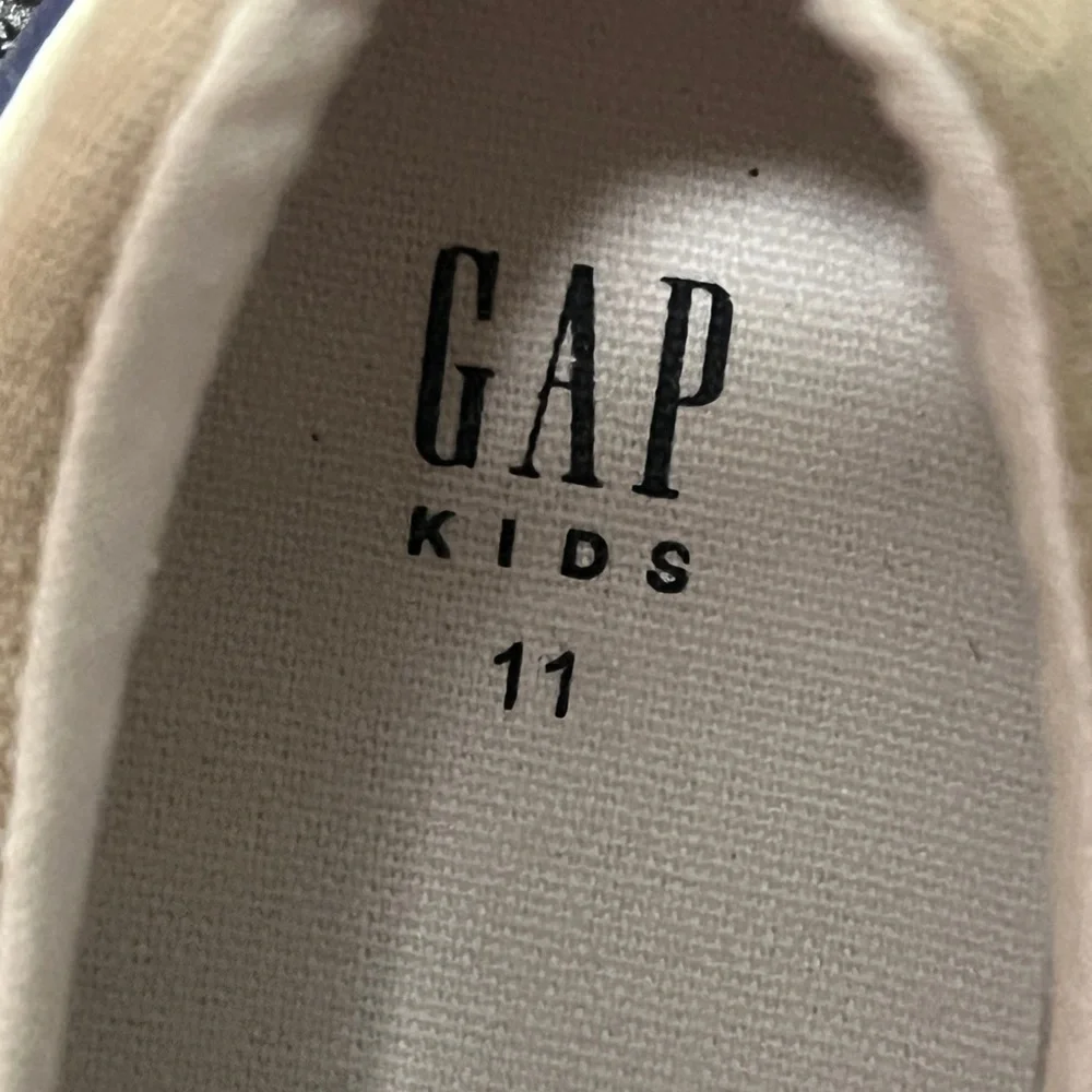 GAP slip on sneaker. Van style. Sz 11